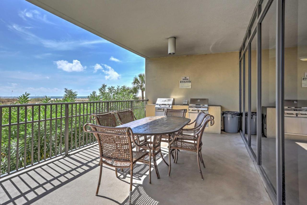 Beachfront Bliss On With Pool Access!