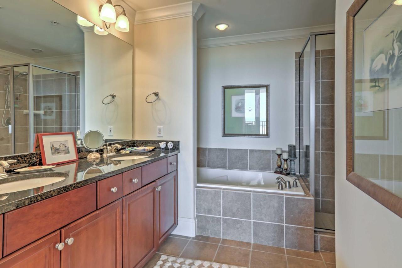 Beachfront Bliss On With Pool Access!
