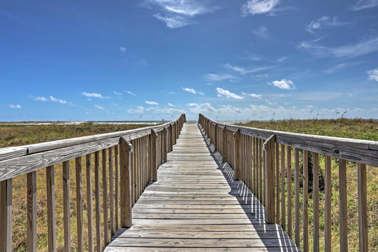 Beachfront Bliss On With Pool Access! Appartement